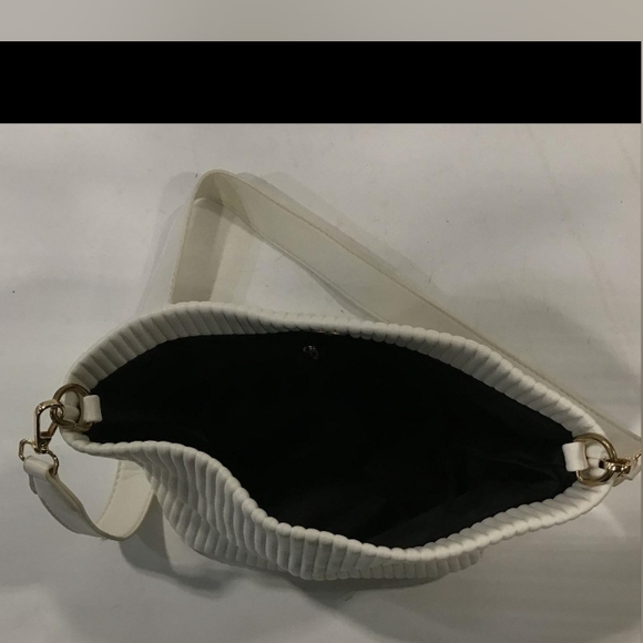 Super Soft pleated white leather Shoulder bag w/ Snap Closure +zipper pocket - Picture 2 of 8